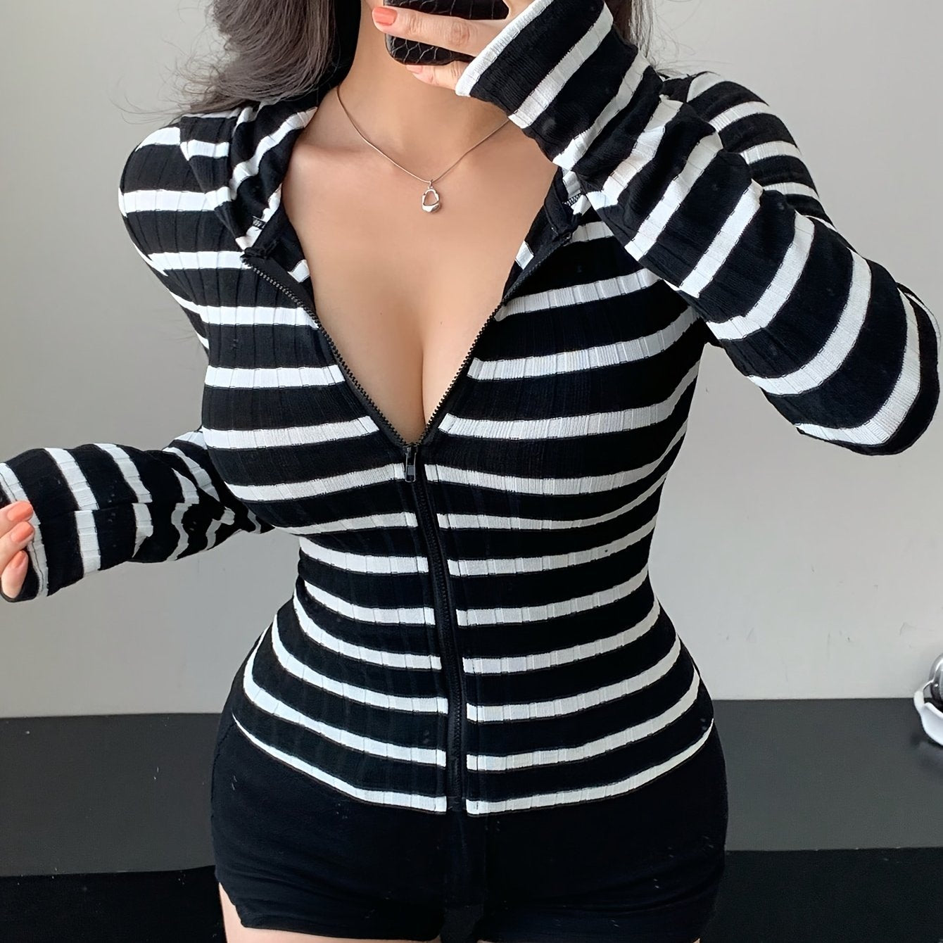 156083494-1