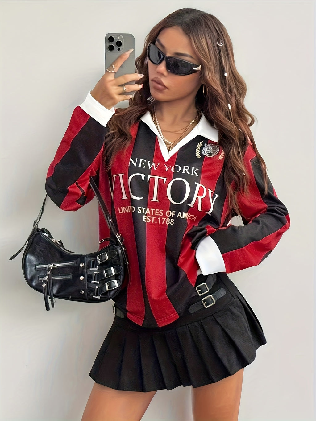 Women’s casual V-neck long sleeve shirt with letter prints.