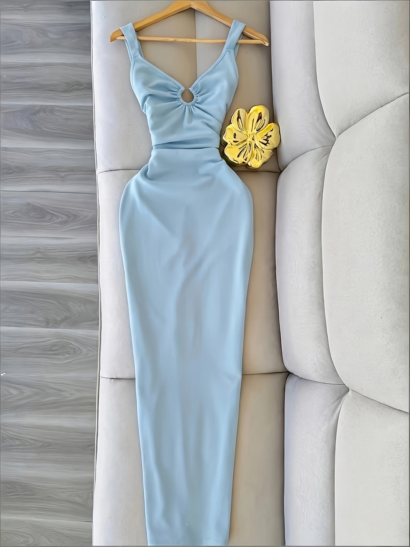 Four Seasons Women's Dress with Metal Buckle Accessory, Spaghetti Strap Waist-Cinching Long Dress, Elegant Party Wear, Suitable for Streetwear, Commuting, Gatherings, Social Events, Vacations, New Summer Women's Clothing