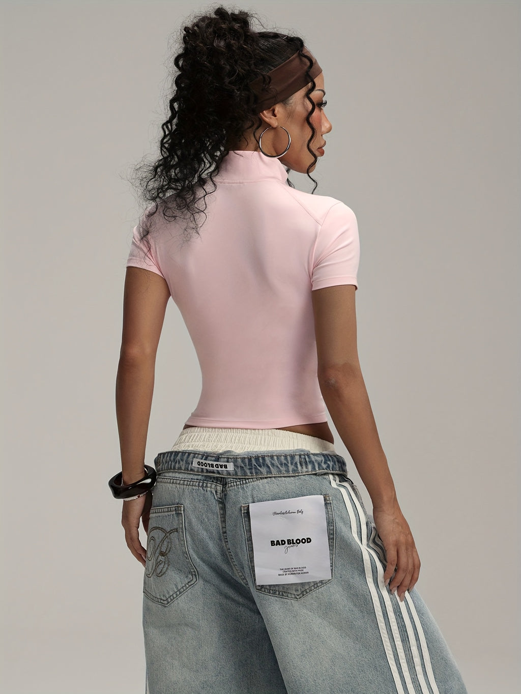 Women’s short sleeve jacket, comfortable and breathable.