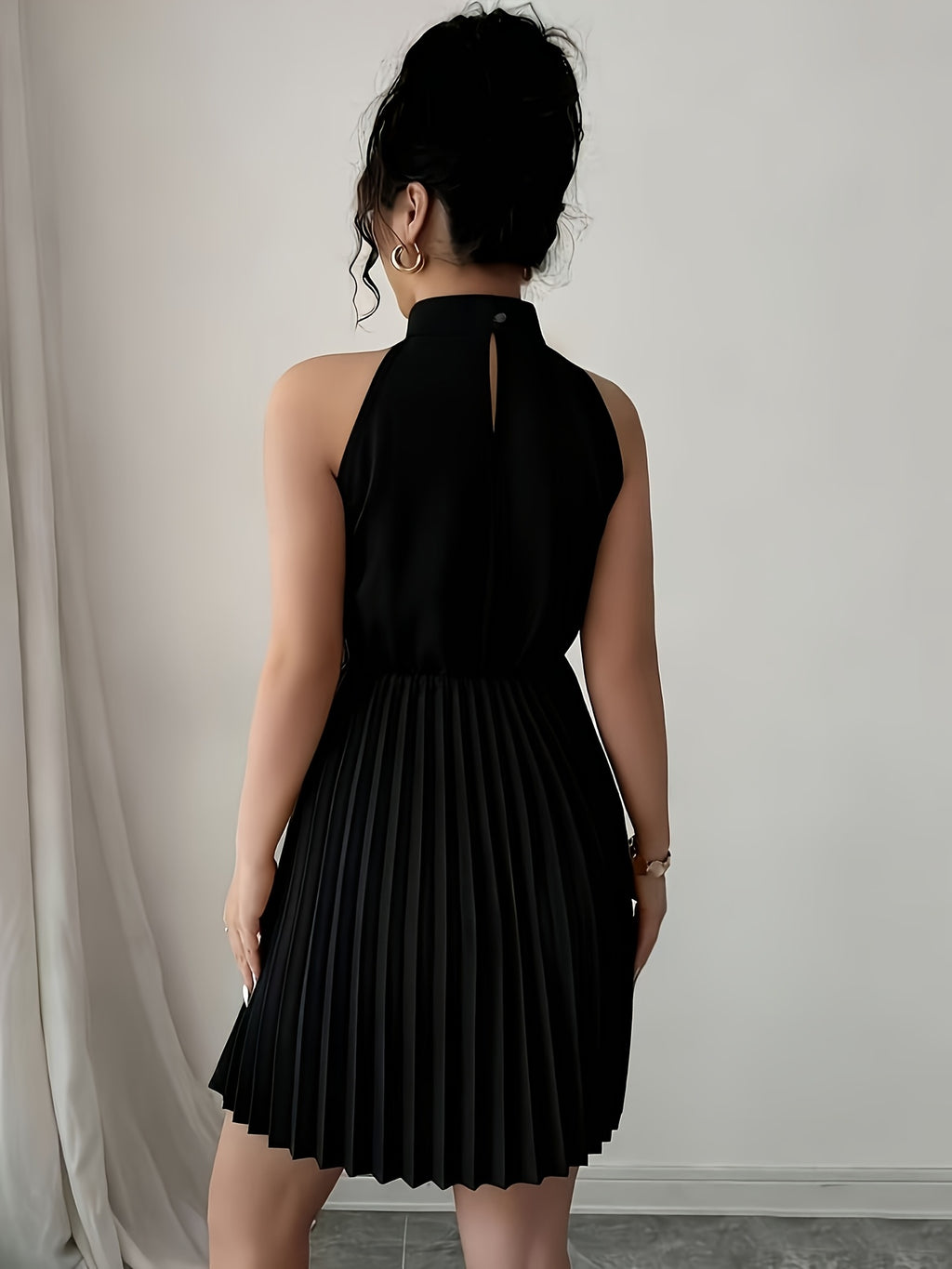 Accordion Pleat Sleeveless Slim Dress