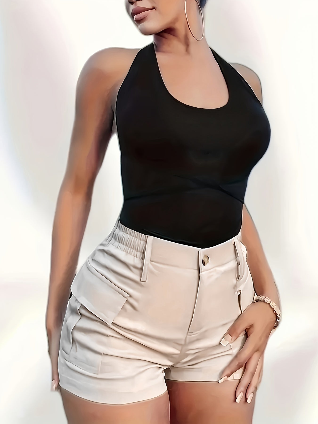 Women’s high-waist solid color shorts with zippered pockets.