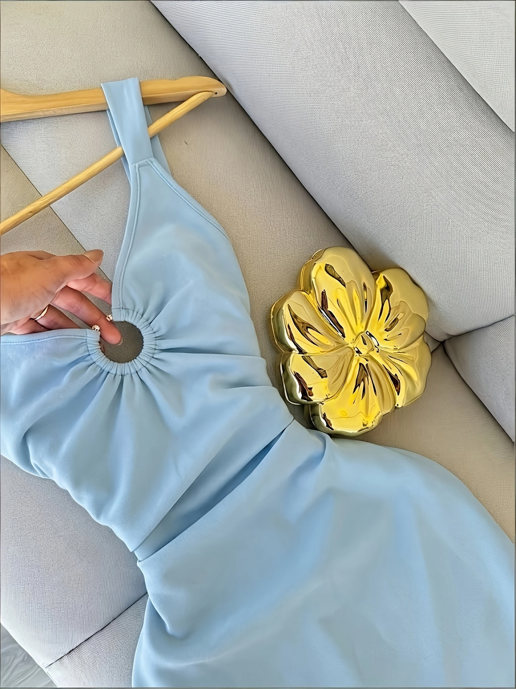 Four Seasons Women's Dress with Metal Buckle Accessory, Spaghetti Strap Waist-Cinching Long Dress, Elegant Party Wear, Suitable for Streetwear, Commuting, Gatherings, Social Events, Vacations, New Summer Women's Clothing