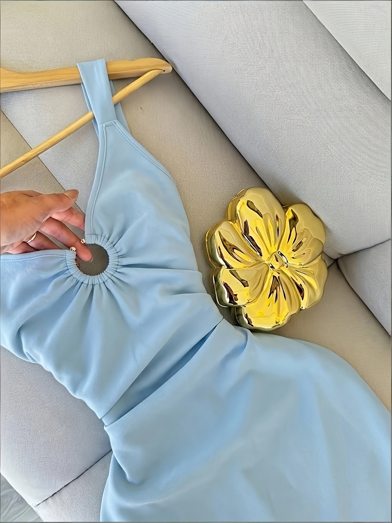 Four Seasons Women's Dress with Metal Buckle Accessory, Spaghetti Strap Waist-Cinching Long Dress, Elegant Party Wear, Suitable for Streetwear, Commuting, Gatherings, Social Events, Vacations, New Summer Women's Clothing