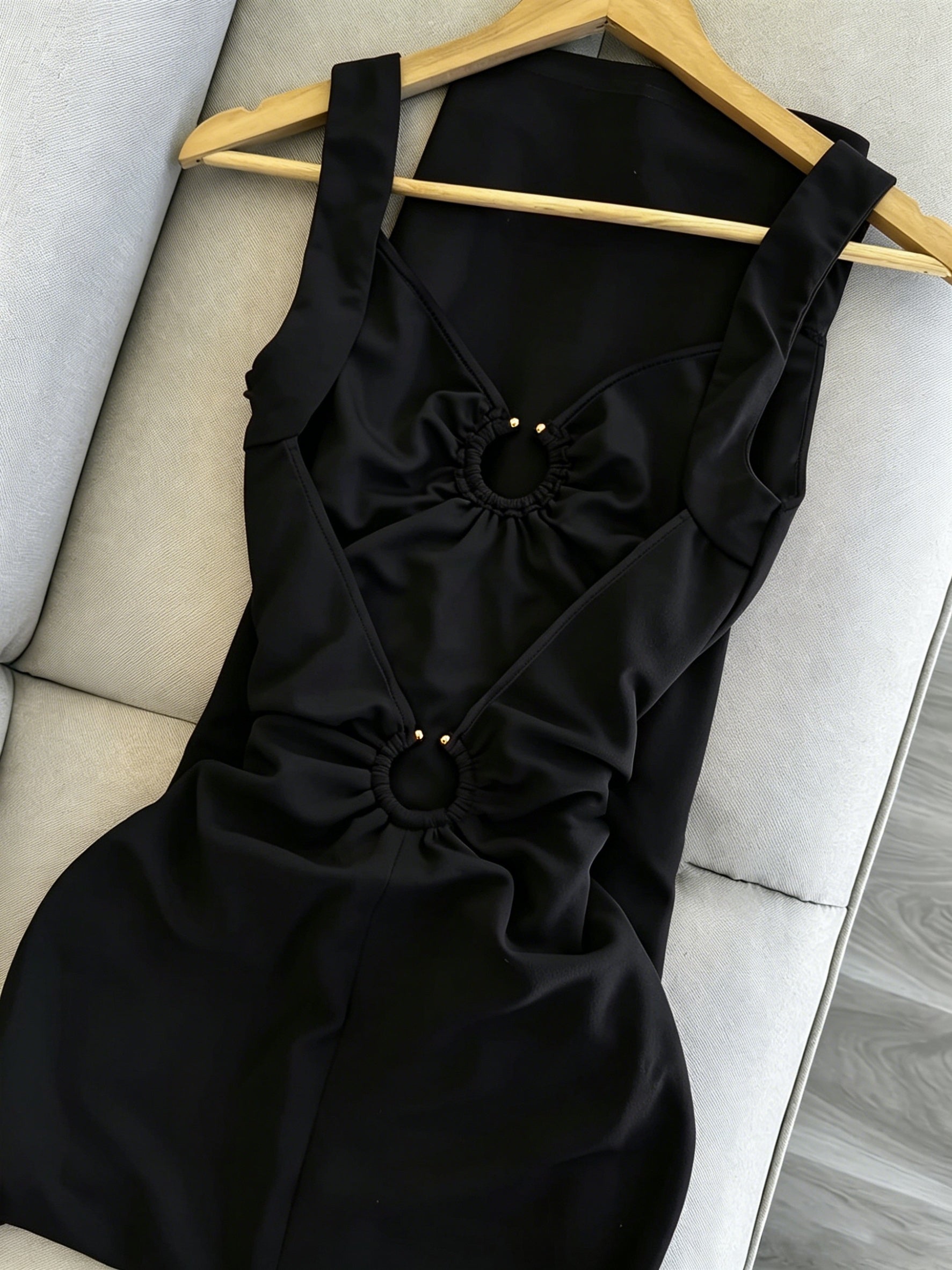 Four Seasons Women’s Dress with Metal Screw Buckle and Suspender Waist-Cinching.