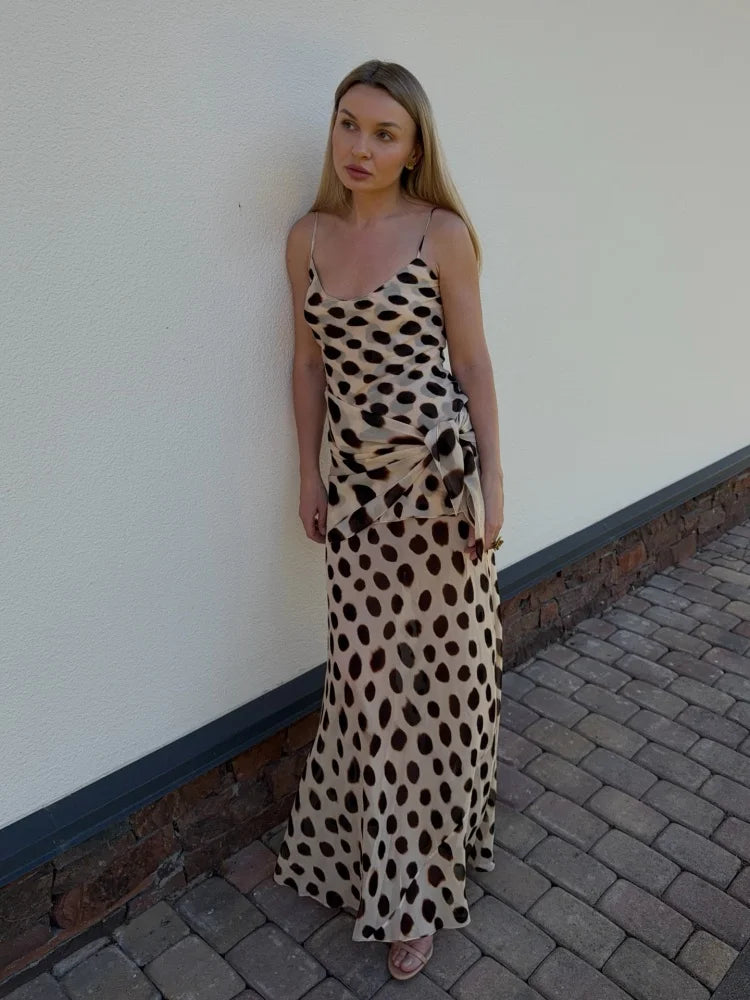 Leopard print patchwork dress, elegant and slim-fitting.