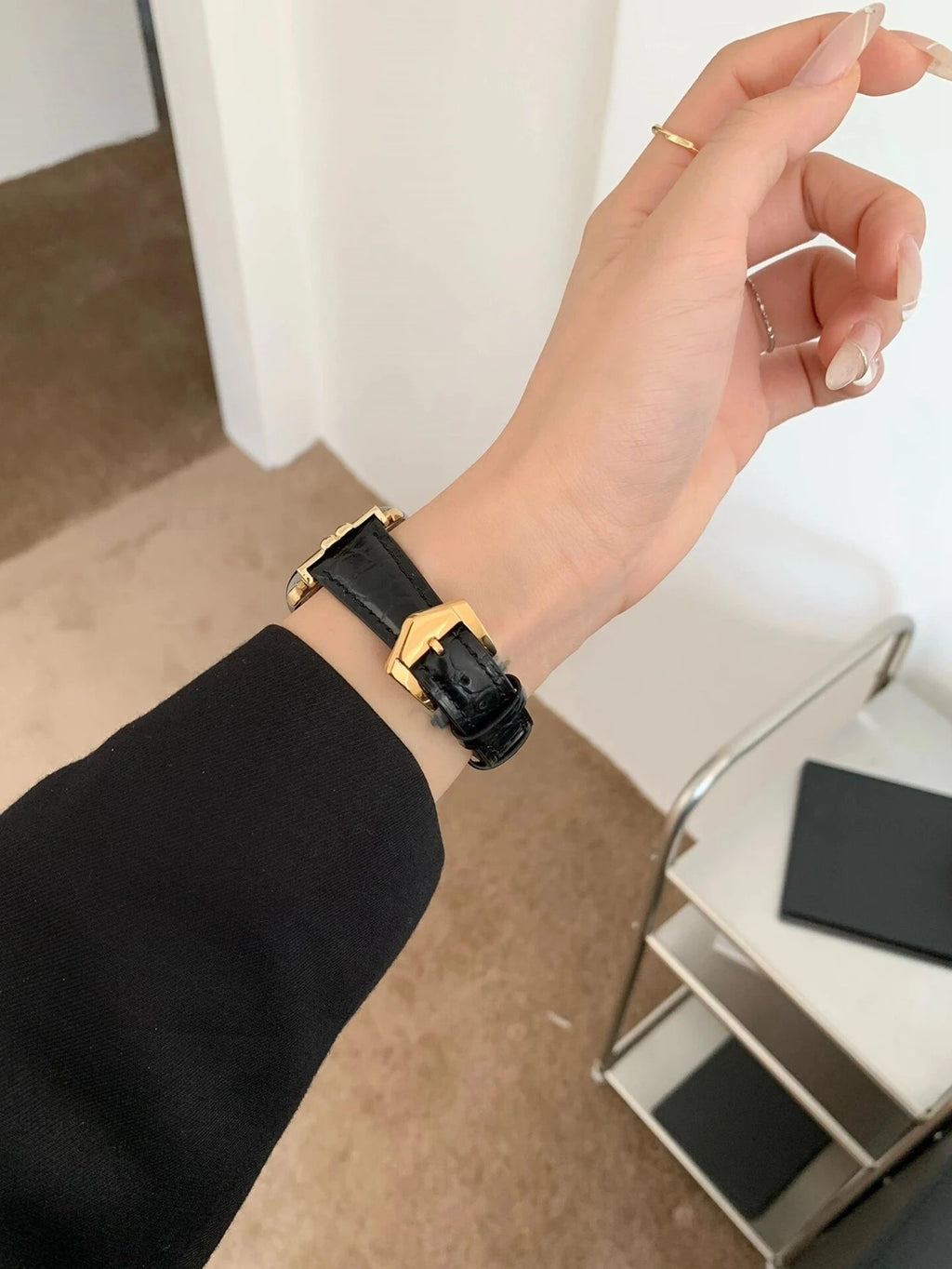 Leather loop Correa For Apple Watch band 11/10/9/8/7/6/5/4/3 38mm 40mm 41mm 42mm 44mm 45mm 46mm 49mm Strap