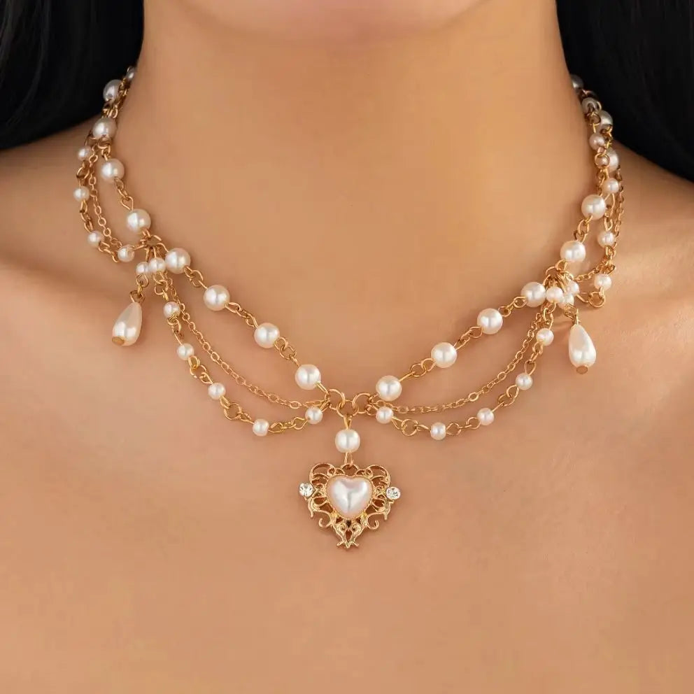 Women's Luxury Multilayer Pearl Heart Pendant Choker