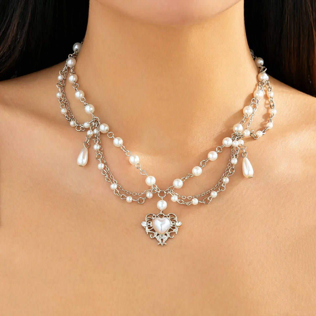 Women's Luxury Multilayer Pearl Heart Pendant Choker