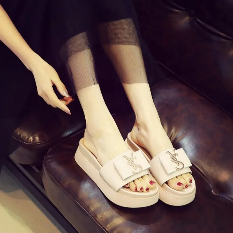 Women’s designer sandals, casual, thick bottom, round toe, leather, beach shoes.