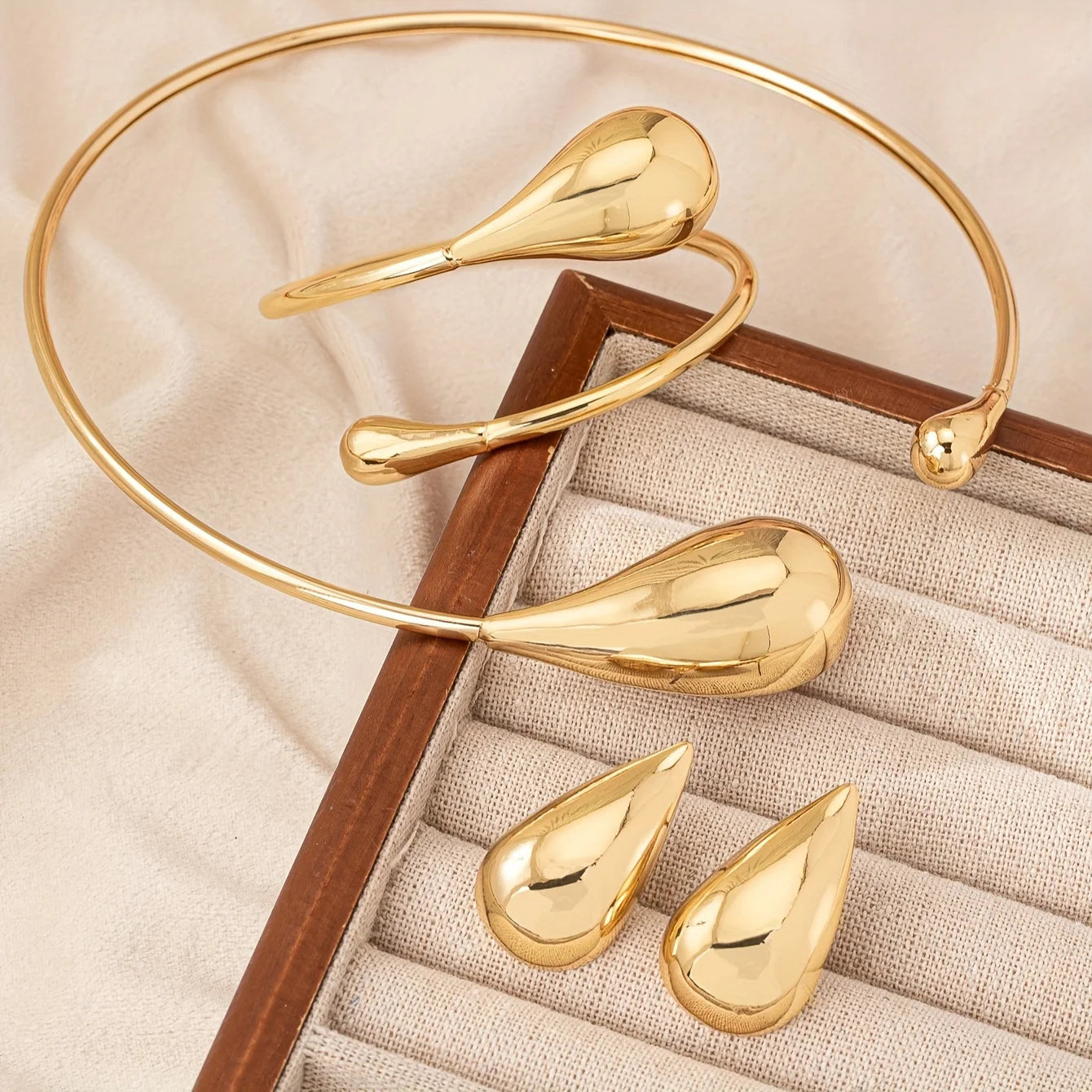 Teardrop Necklace, Bracelet & Earrings Set