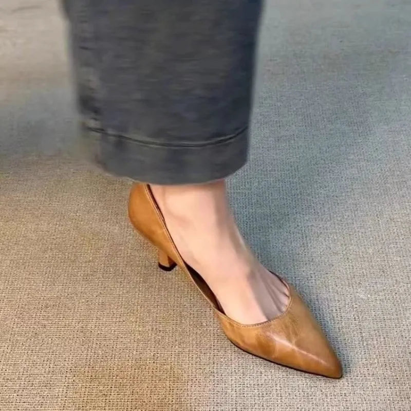 Women’s high heels, pointed toe, slip-on, versatile.