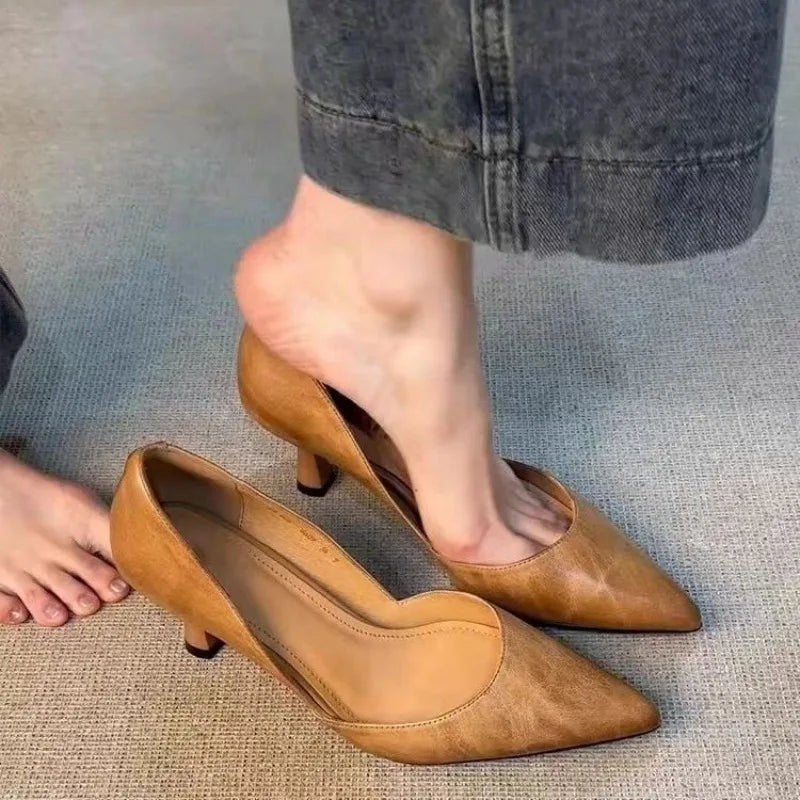 Women’s high heels, pointed toe, slip-on, versatile.