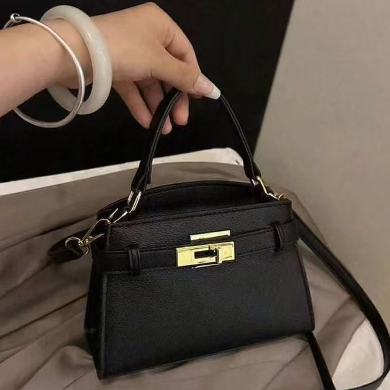 This High-End And Elegant Women'S Handbag Features Decorative Straps, Stylish And Elegant Hardware Embellishments, an Adjustable Shoulder Strap, And a Easy, Multi-Functional Solid-Color Shoulder Bag