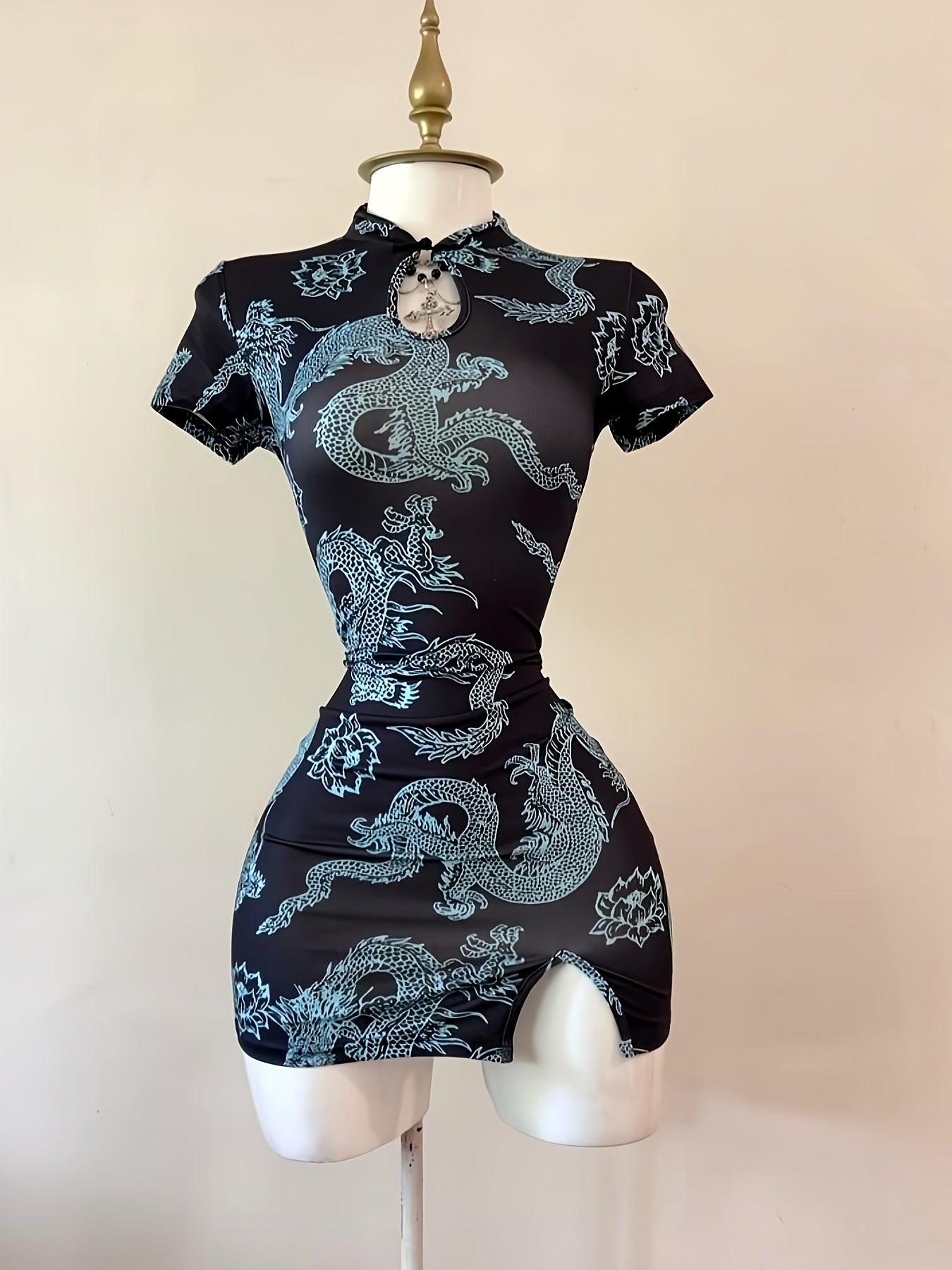New Chinese-style dress with dragon pattern and slit wrap skirt.