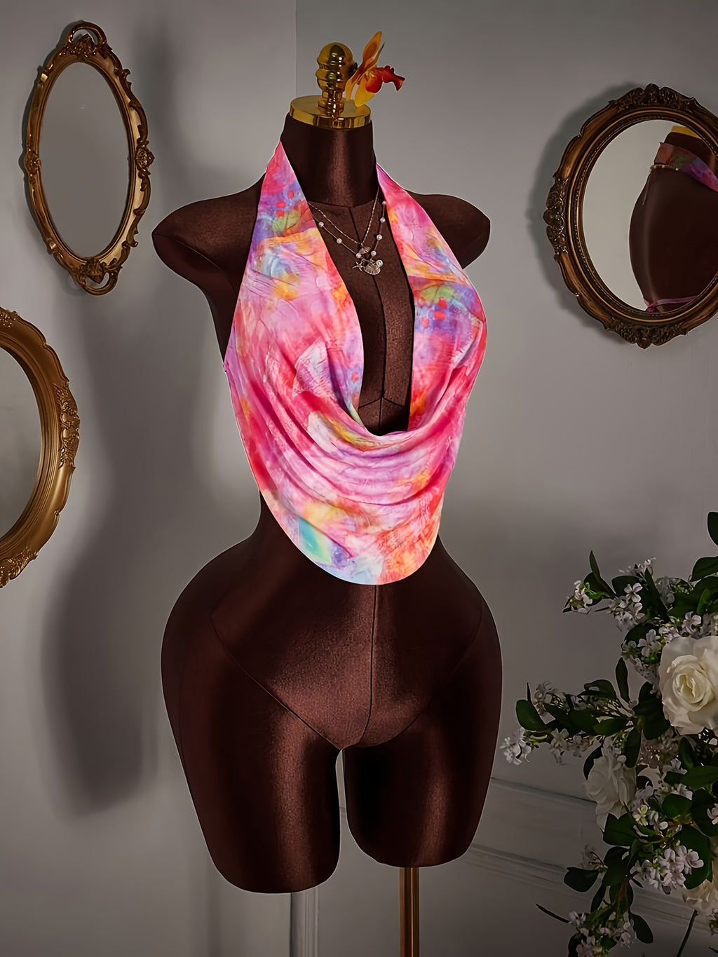 Colorful printed neck strap for spring and autumn travel.