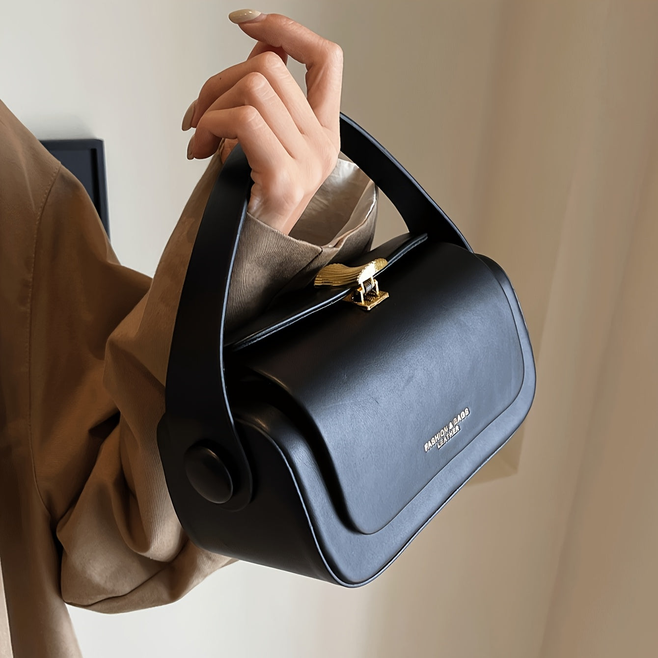 Fashionable Black Handbag with Golden Metal Hardware, High Quality Small Box Bag for Women - Perfect for Traveling, Shopping and Parties, Small Crossbody Bag, Simple Design, Sturdy Structure, Compact Wallet, Women's Fashion