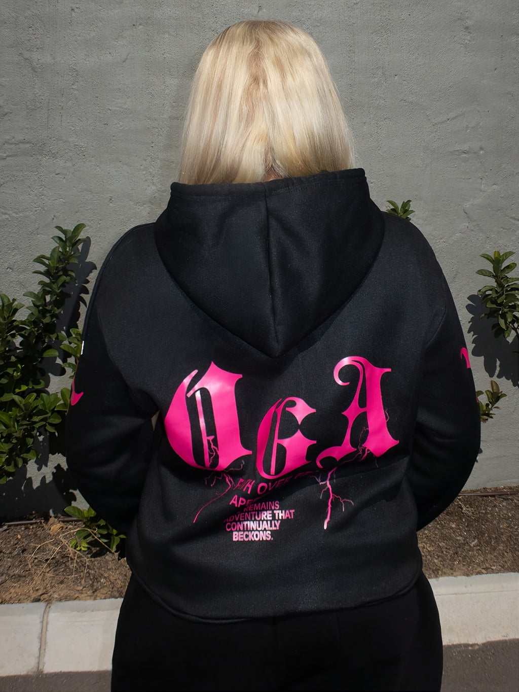 Women’s winter sweatshirt, European and American style, casual sportswear.