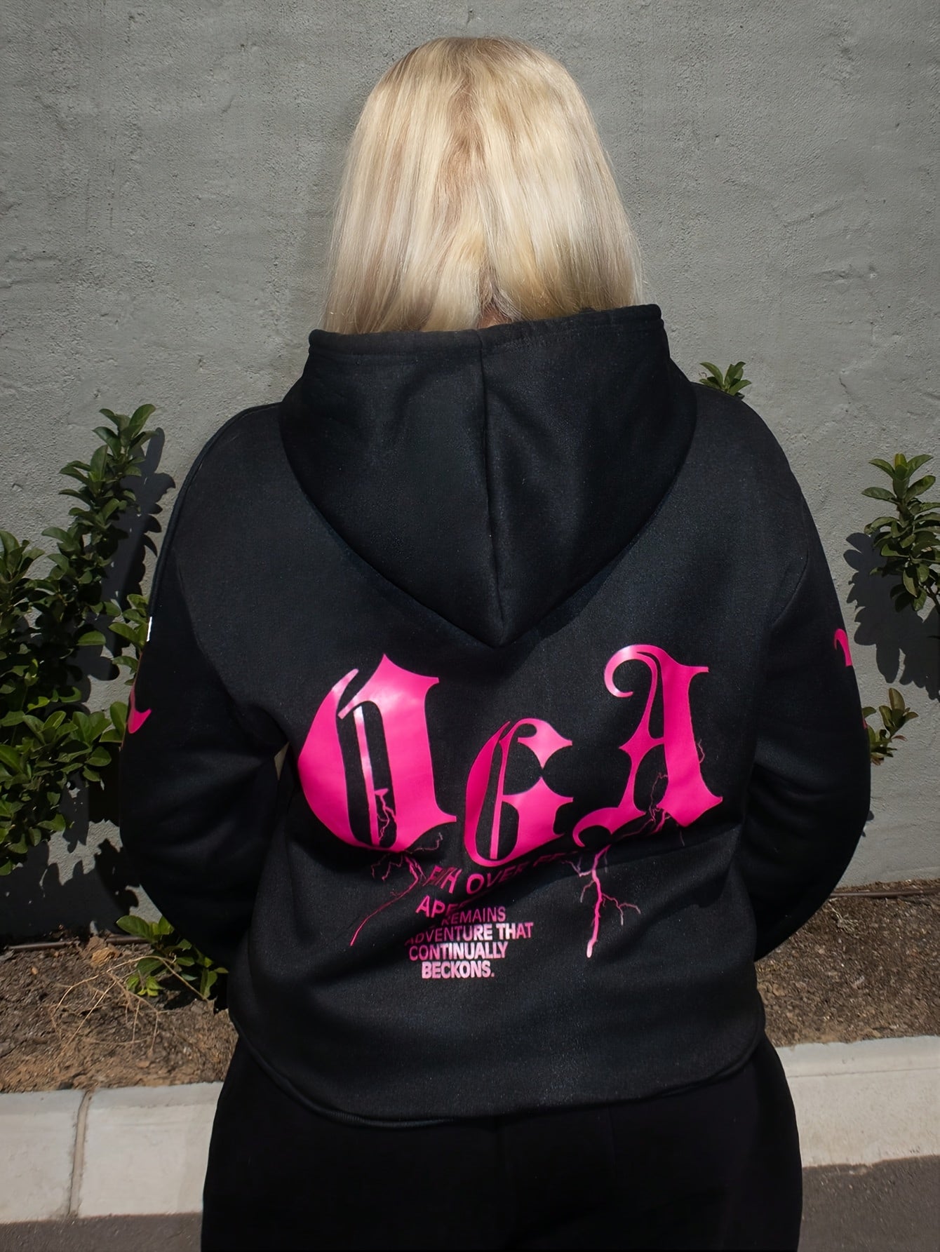Women’s winter sweatshirt, European and American style, casual sportswear.