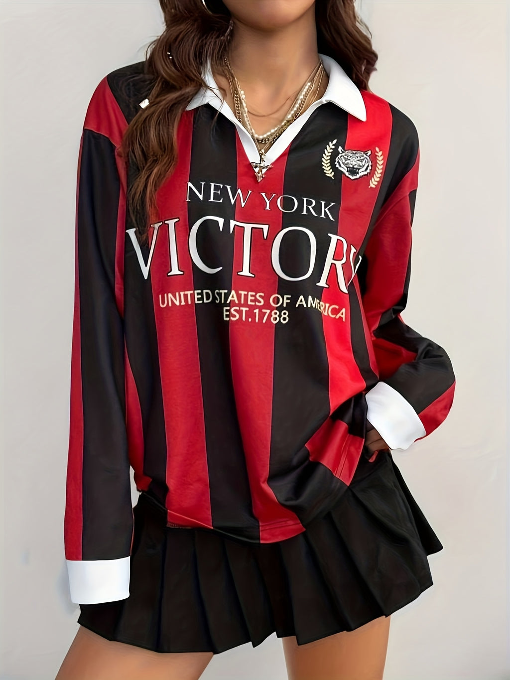 Women’s casual V-neck long sleeve shirt with letter prints.